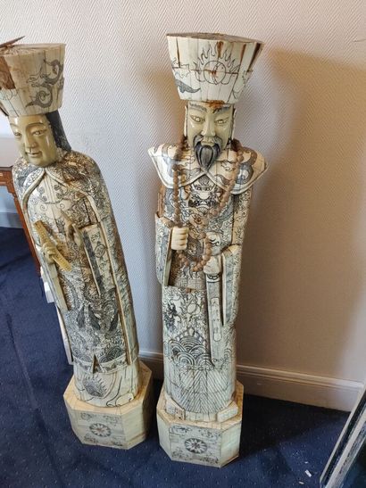 Pair of sculptures decorated with Chinese...