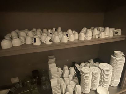 Coffee cups and saucers, mugs, ramekins,...