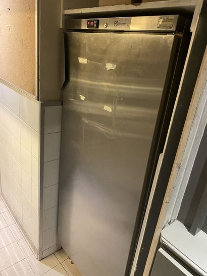 Stainless steel refrigerator ELECTROLUX



Voluntary...