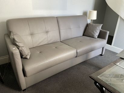 Convertible sofa in grey leather 

Dimensions:...