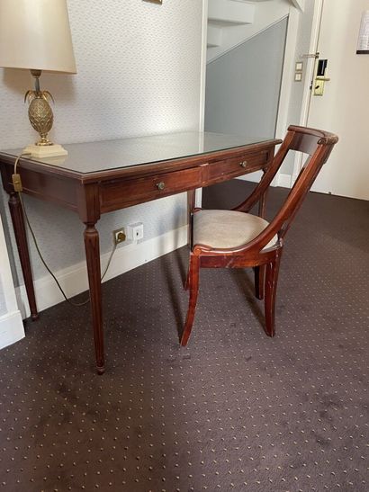 Louis XVI style desk 

Dimensions: 75 x 120...