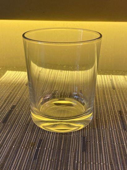 Environ 600 verres à eau
