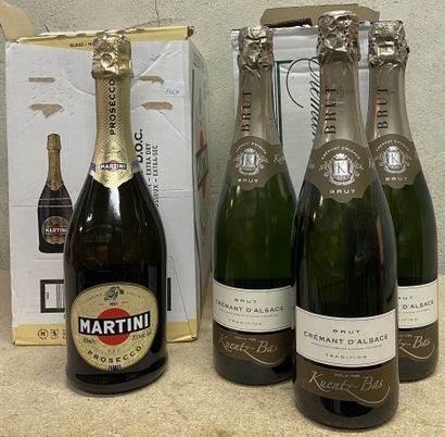 Carton six bouteilles et trois bouteilles...