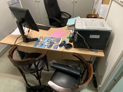Set of office furniture including: a desk...