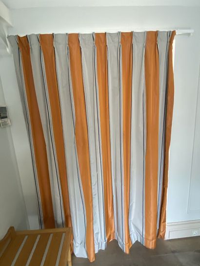 Pair of curtains, joined a single curtain...