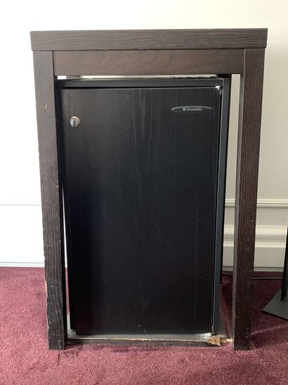 Mini bar and its high table in dark veneer...