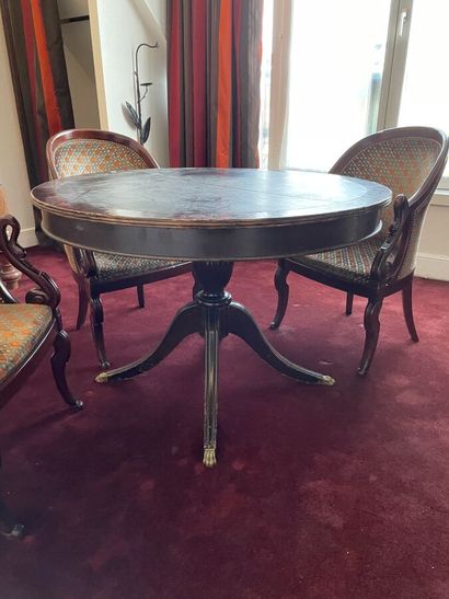 English style pedestal table 

Diameter :...