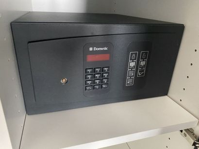 Small code safe with keyboard brand DOMETIC

Dimensions...