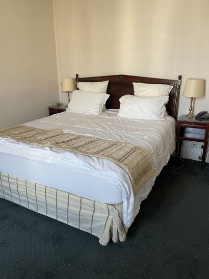 Double bed, Directoire style headboard

Dimensions...