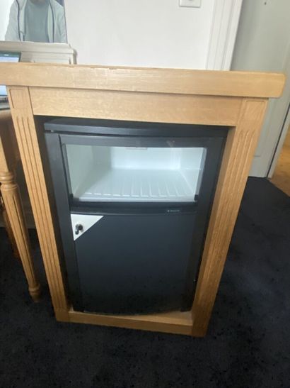 Piece of furniture mini-bar in clear wood...