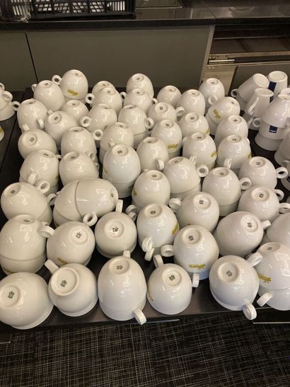 Environ 100 tasses à café brazilia en porcelaine...
