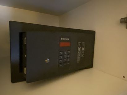 Small code safe with keyboard brand DOMETIC

Dimensions...