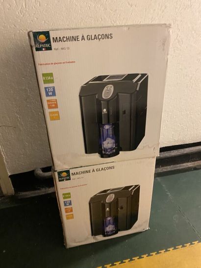 Two ice machines (in cardboard)