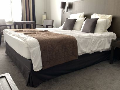 A double bed on a single base.

 200 x 160...