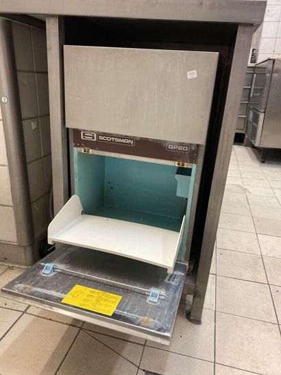 Stainless steel ice maker SCOTSMAN type GP20



Voluntary...