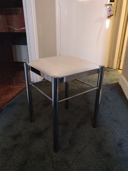 Louis XVI style suitcase holder 

We joined...