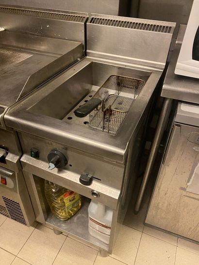 Stainless steel fryer with a storage space...