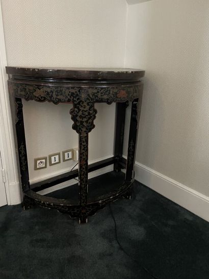 Half-moon console with lacquered decoration...