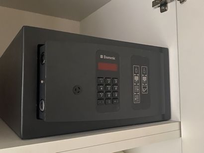 Small code safe with keyboard brand DOMETIC

Dimensions...