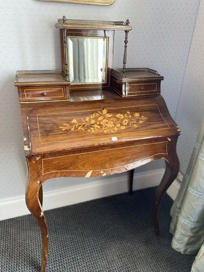 Small veneer secretary (accidents) 

Work...