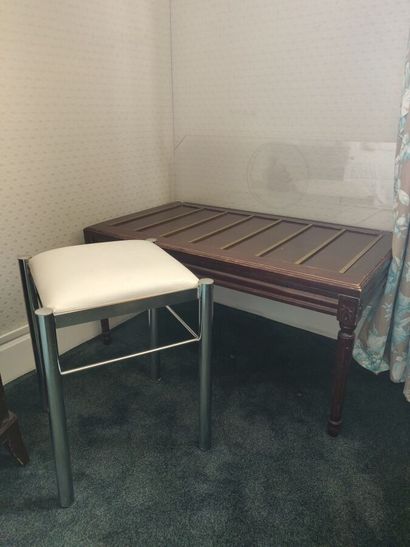 Louis XVI style suitcase holder 

We joined...