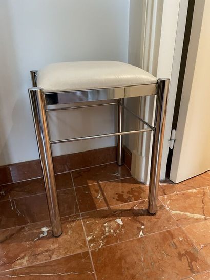 Louis XVI style suitcase holder 

We joined...