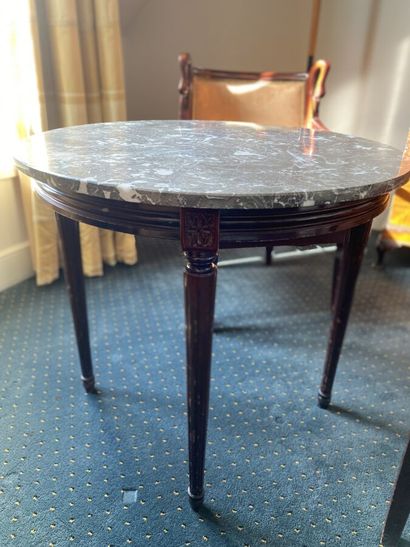 Louis XVI style round table, marble top 

Diameter...