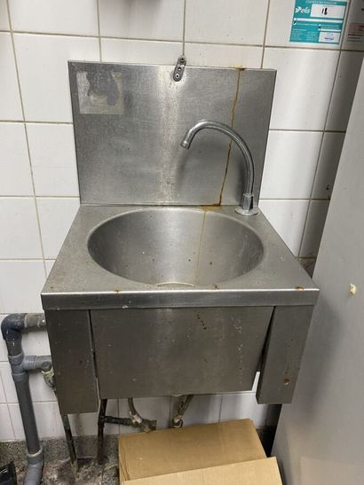 Stainless steel shelf with four levels 

Dimensions...