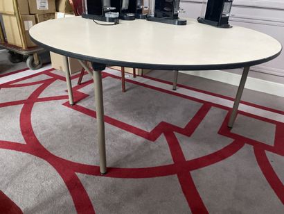 Round table with folding metal base 

Diameter...