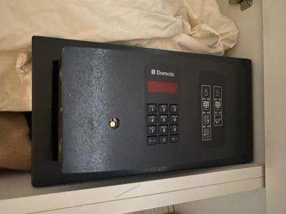 Small code safe with keyboard from DOMETIC

Dimensions...