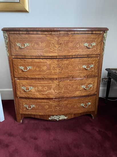 Small inlaid commode of Regency style

Dimrnsions...