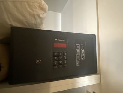 Small code safe with keyboard brand DOMETIC

Dimensions...