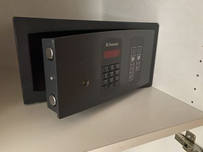 Small code safe with keyboard brand DOMETIC

Dimensions...