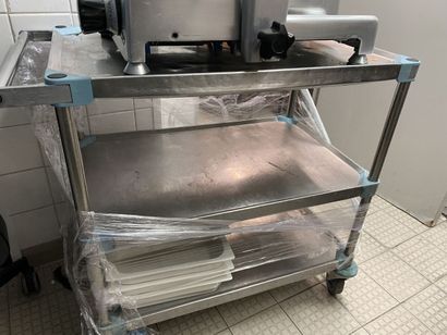 Stainless steel table on wheels 

Dimensions...