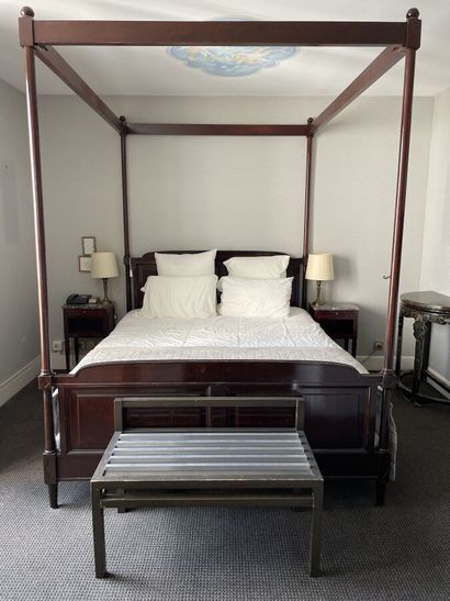 Canopy bed in Directoire style

Dimensions...