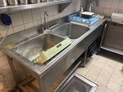 Stainless steel sink with two sinks

Dimensions:...