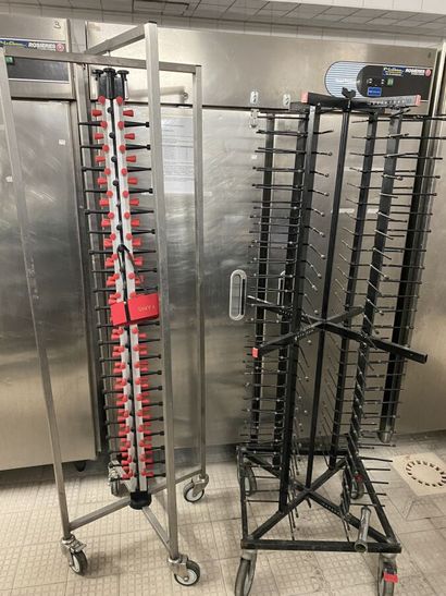 Two plate holders on wheels
