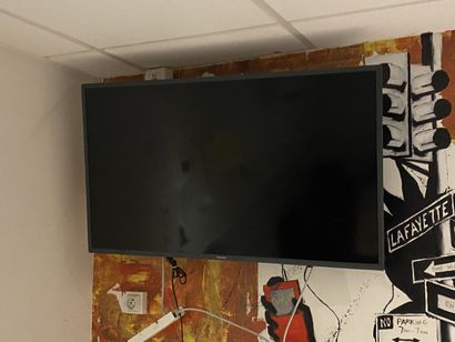 SAMSUNG flat screen TV with wall mount and...