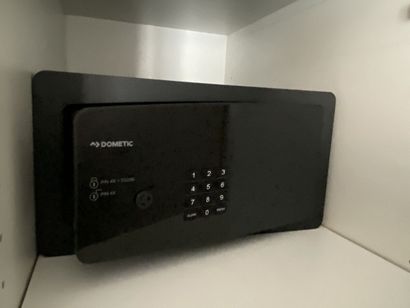 Small code safe with keyboard brand DOMETIC

Dimensions...