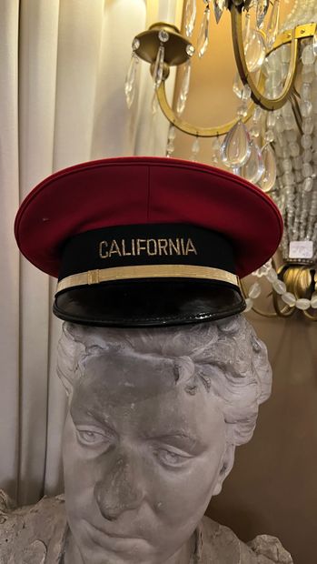 
Trois casquettes California 
