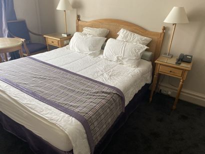 Double bed composed of a box spring and mattress

Dimensions...
