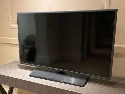 
5 SAMSUNG flat screen TVs on stand
