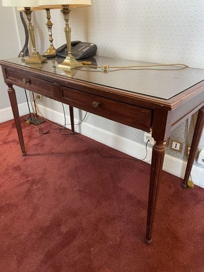 
Louis XVI style desk 




We joined a coffee...