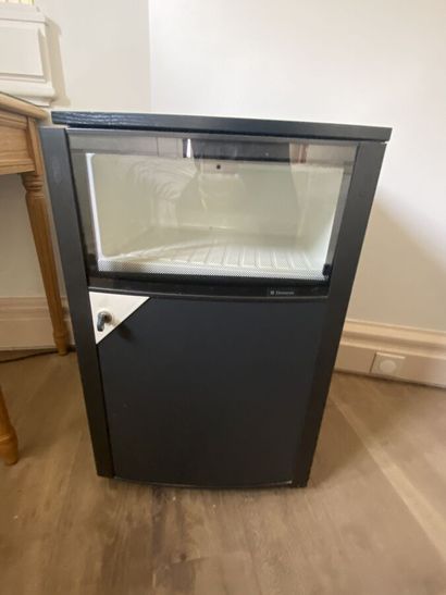 Mini-bar refrigerator with lock. 

Dimensions...