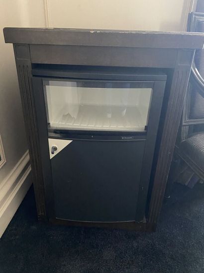 Dark wood mini-bar furniture with a fluted...