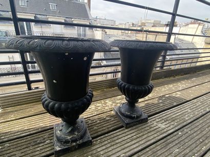 Large Medicis vase in cast iron painted in...
