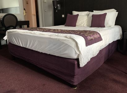 A double bed on a single base.

 200 x 160...