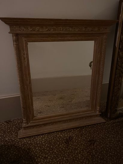 
Mirror in light wood

77 x 59 cm
