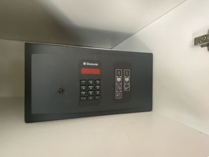Small code safe with keyboard brand DOMETIC

Dimensions...