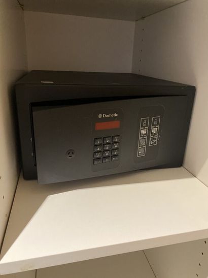 Small code safe with keyboard brand DOMETIC

Dimensions...